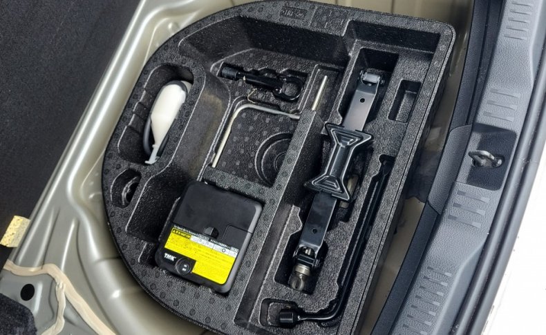 TOYOTA AURIS 150X 2012
