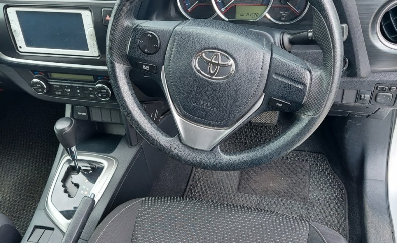 TOYOTA AURIS 150X 2012