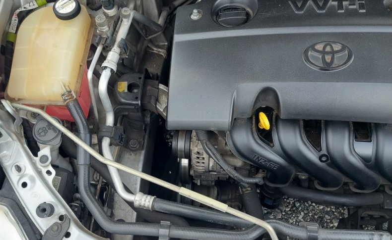 TOYOTA AURIS 150X 2012