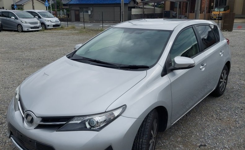 TOYOTA AURIS 150X 2012