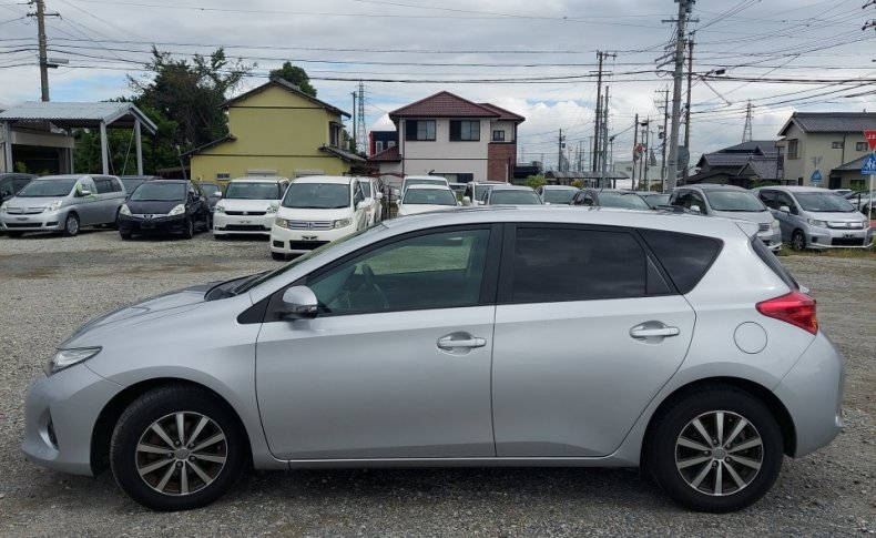TOYOTA AURIS 150X 2012