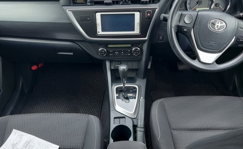 TOYOTA AURIS 150X 2012