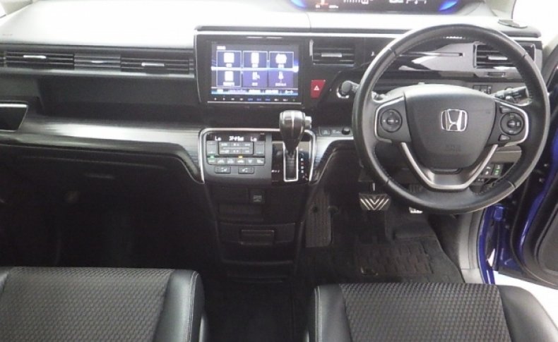 HONDA STEPWGN SPADA COOL SPIRIT 7-SEATERS 2016