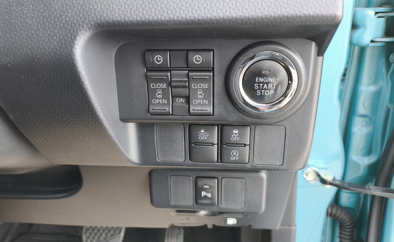 TOYOTA ROOMY CUSTOM G 4WD 2022
