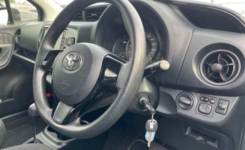TOYOTA VITZ F 2019