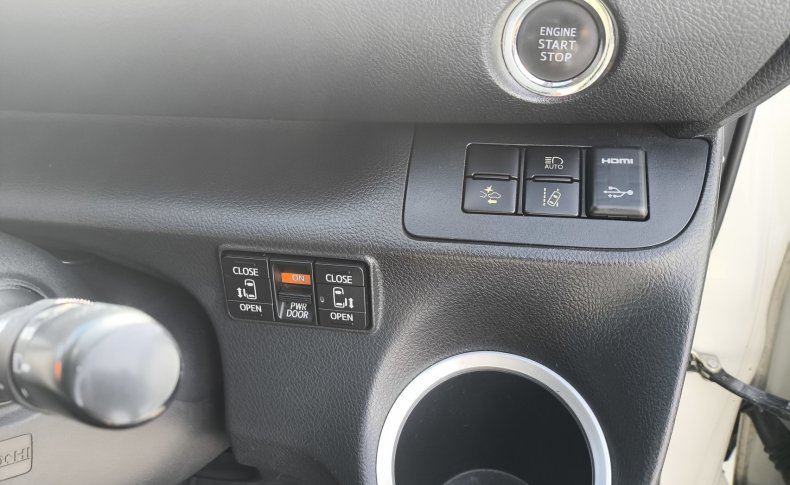 TOYOTA SIENTA G 2016