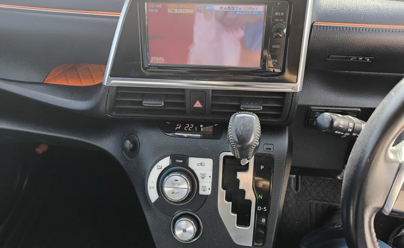 TOYOTA SIENTA G 2016