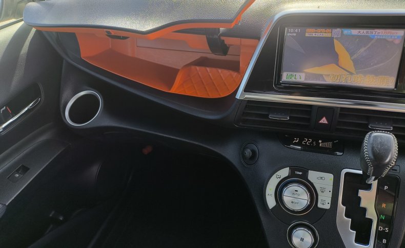 TOYOTA SIENTA G 2016