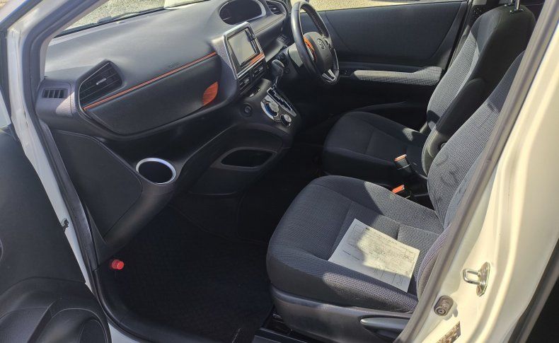 TOYOTA SIENTA G 2016