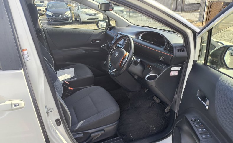 TOYOTA SIENTA G 2016