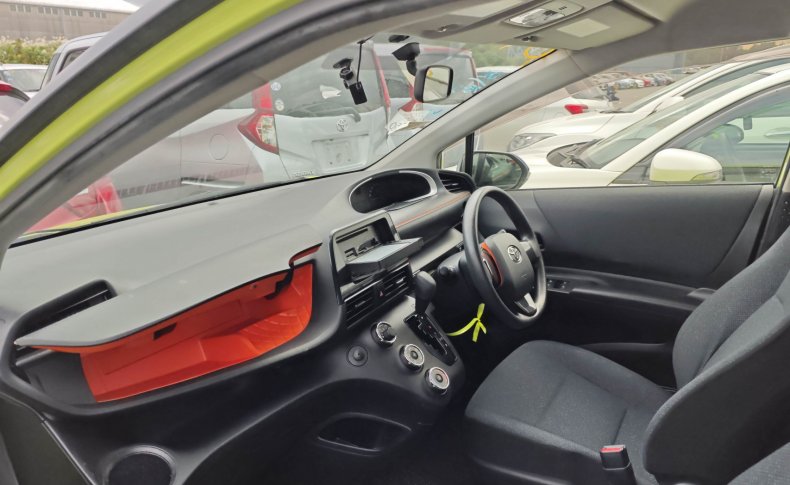 TOYOTA SIENTA X 2015