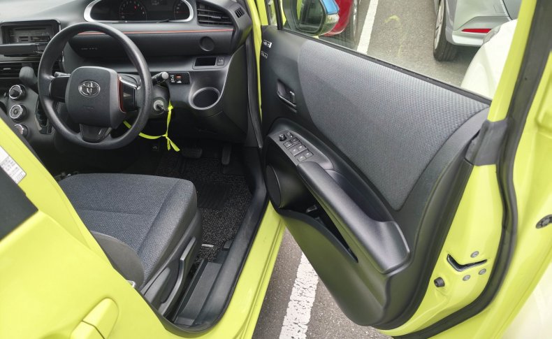 TOYOTA SIENTA X 2015