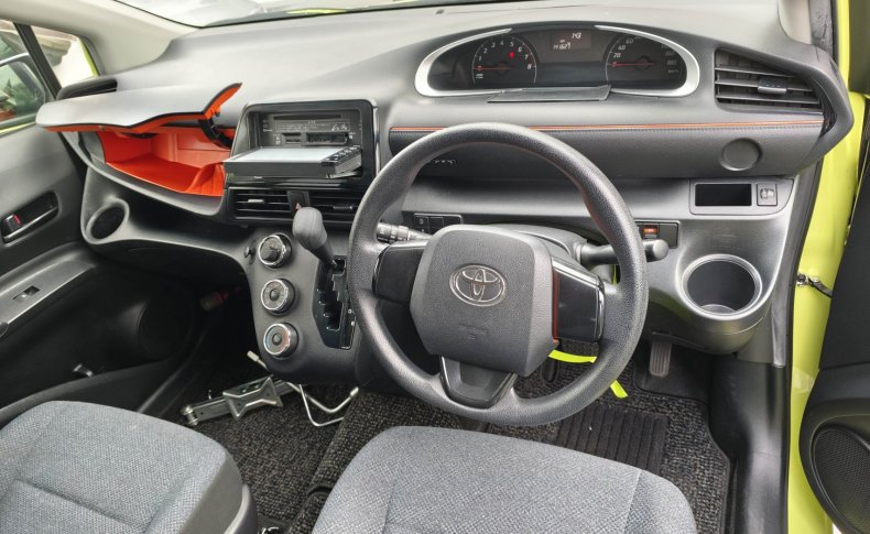 TOYOTA SIENTA X 2015