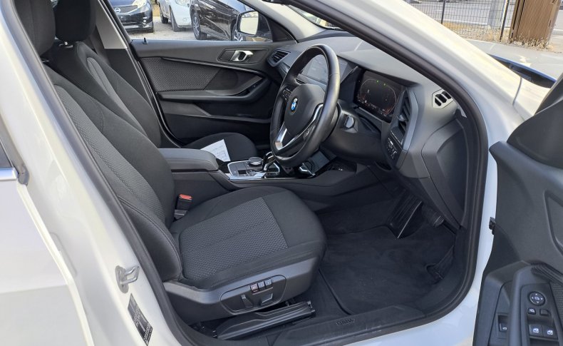 BMW 1-SERIES 118i 2021