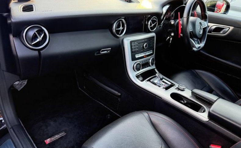 MERCEDES BENZ SLC 180 SPORTS 2016