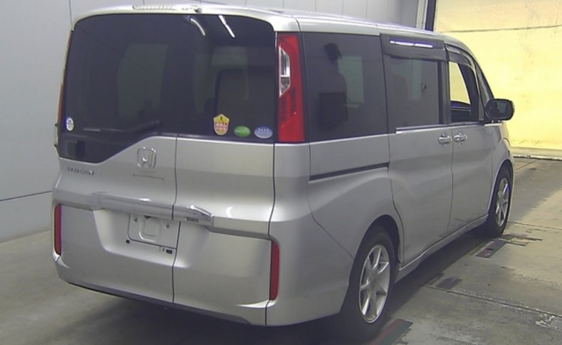 HONDA STEPWGN G 8 МЕСТ 2015