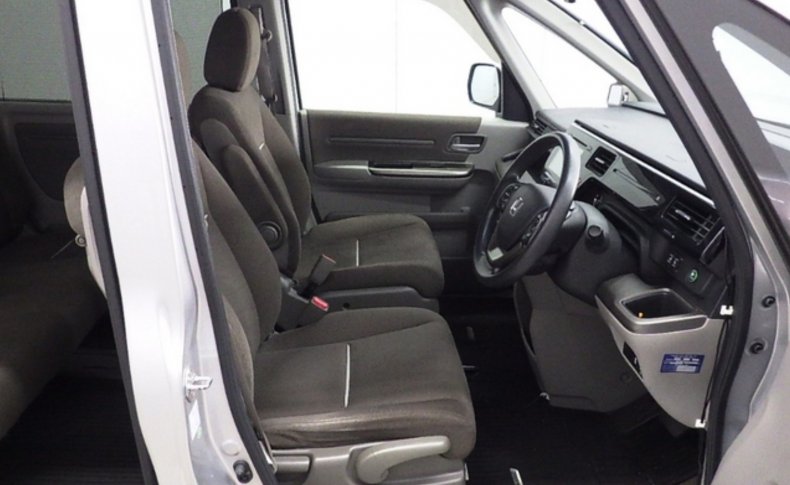 HONDA STEPWGN G 8 МЕСТ 2015