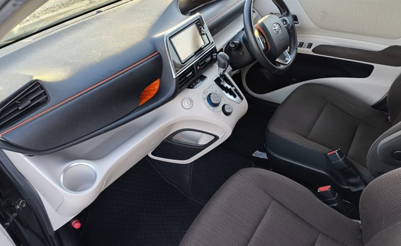 TOYOTA SIENTA G 4 WD 2017