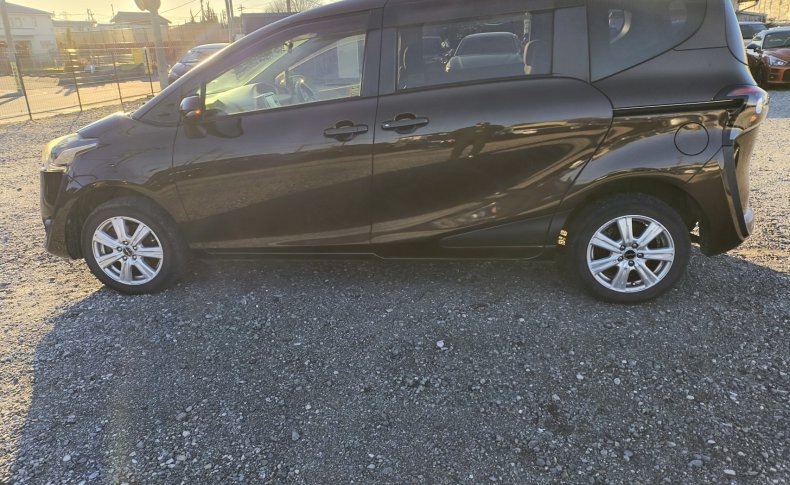 TOYOTA SIENTA G 4 WD 2017