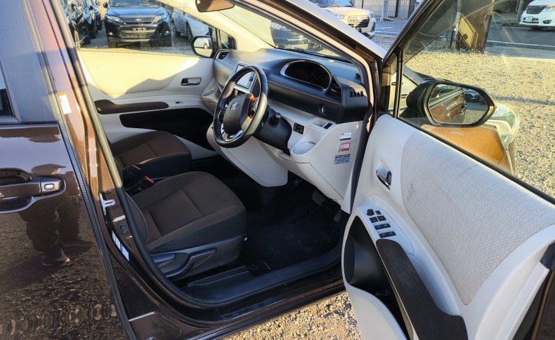 TOYOTA SIENTA G 4 WD 2017