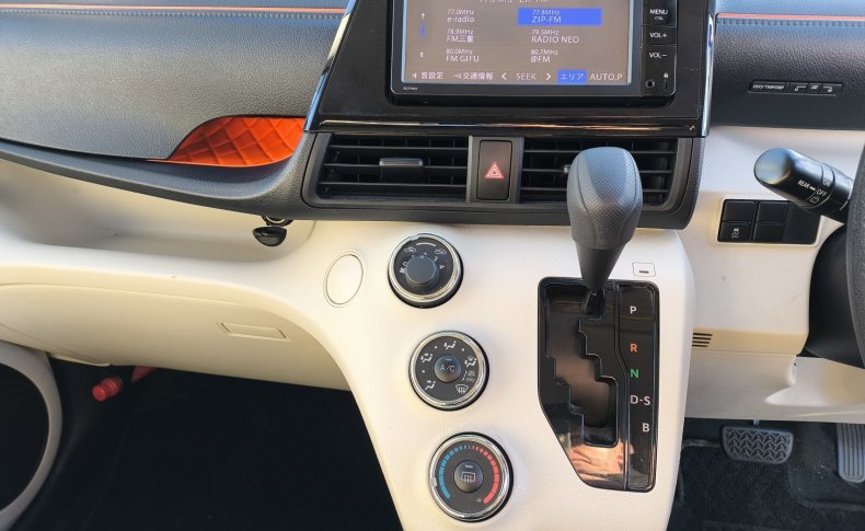 TOYOTA SIENTA X 4WD 2015