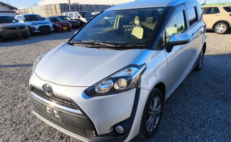 TOYOTA SIENTA X 4WD 2015