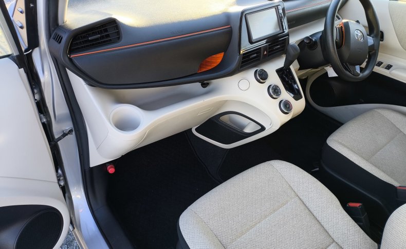 TOYOTA SIENTA X 4WD 2015