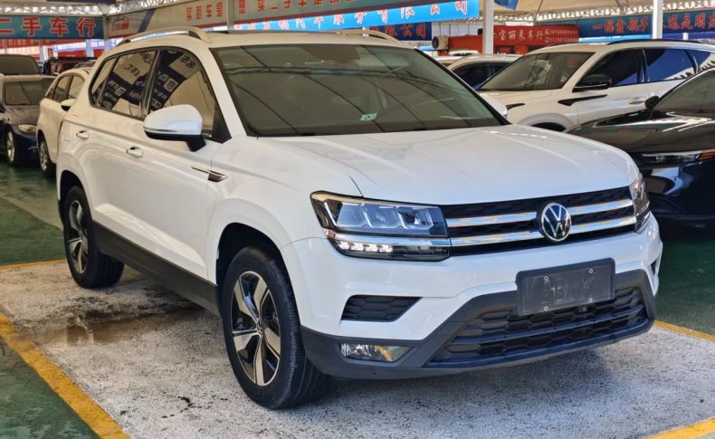 VOLKSWAGEN THARU  2022