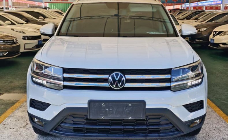 VOLKSWAGEN THARU  2022