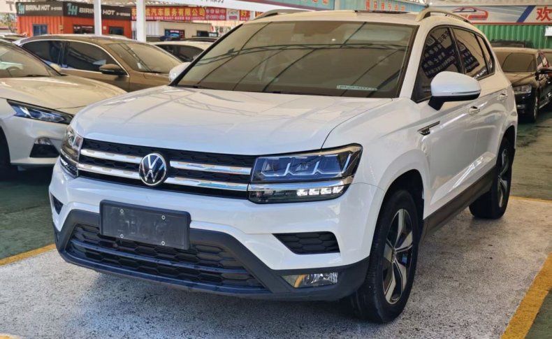 VOLKSWAGEN THARU  2022