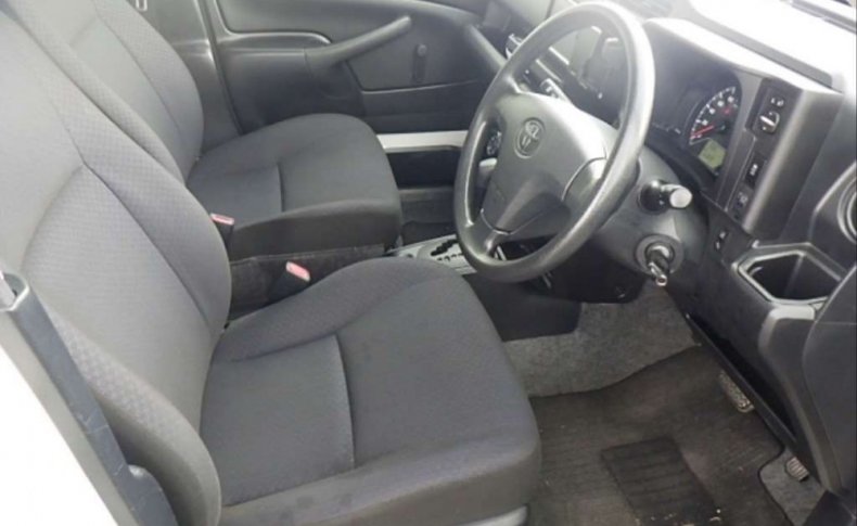 TOYOTA PROBOX DX COMFORT 2019