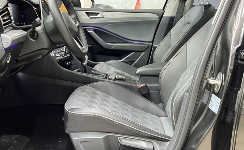 VOLKSWAGEN SAGITAR  2022