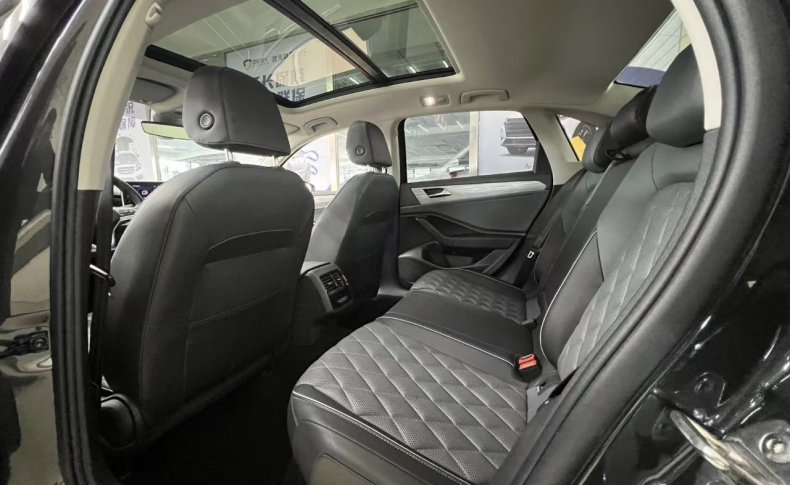 VOLKSWAGEN SAGITAR  2022