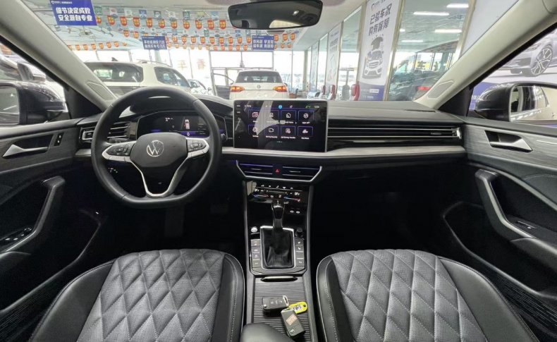 VOLKSWAGEN SAGITAR  2022