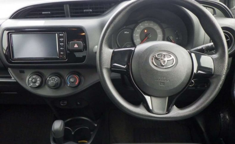 TOYOTA VITZ F 2019