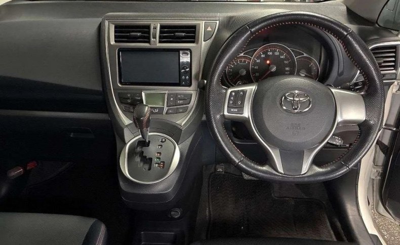 TOYOTA RACTIS S 2012