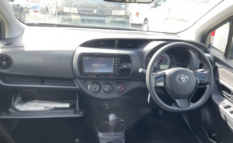 TOYOTA VITZ F 2019