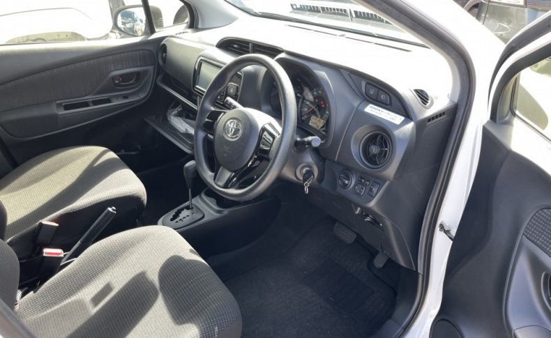 TOYOTA VITZ F 2019