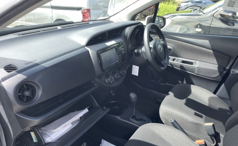 TOYOTA VITZ F 2019