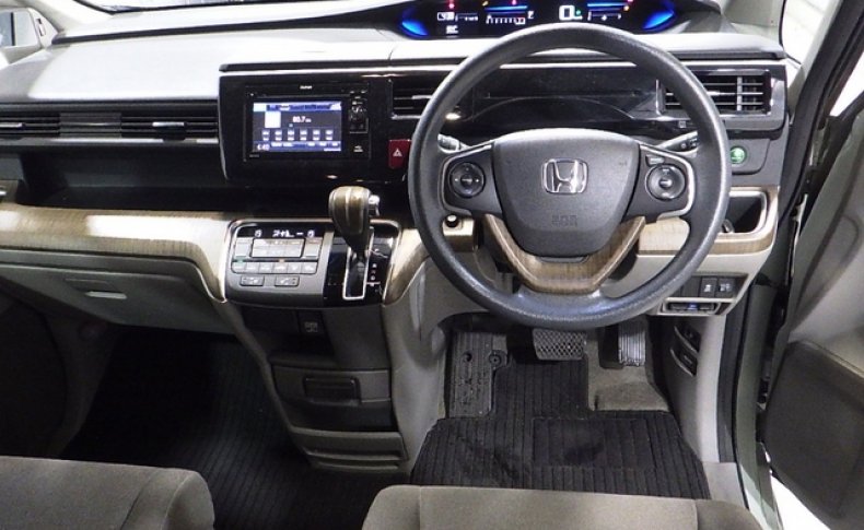 HONDA STEPWGN G EX HONDA SENSING 2015