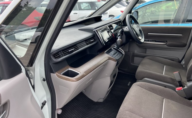 HONDA STEPWGN G EX HONDA SENSING 2015