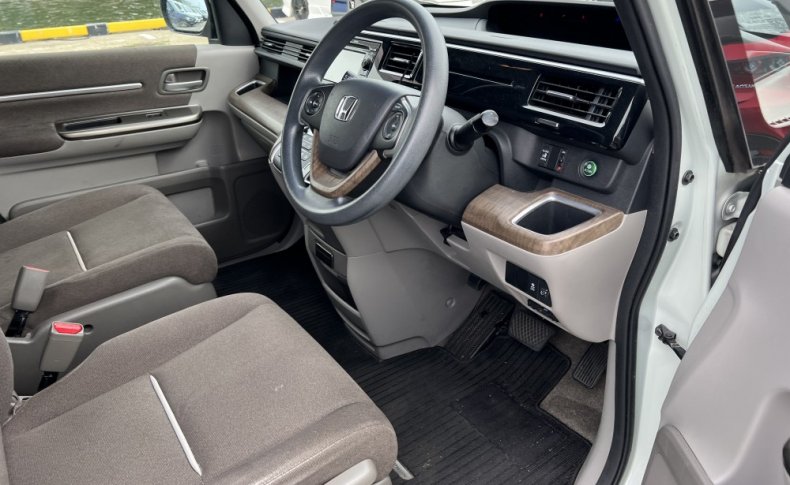 HONDA STEPWGN G EX HONDA SENSING 2015