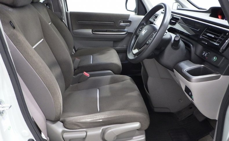 HONDA STEPWGN G 8-SEATERS 2016