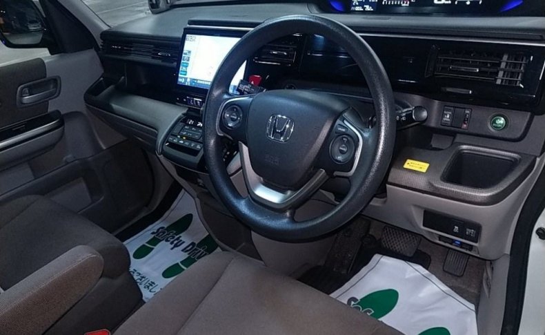 HONDA STEPWGN G 8-SEATERS 2016