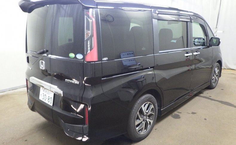 HONDA STEPWGN SPADA 7-SEATERS 2015
