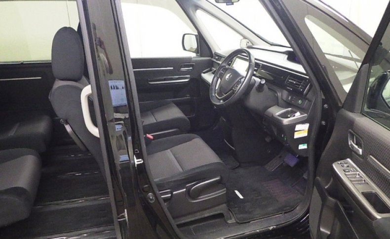 HONDA STEPWGN SPADA 7-SEATERS 2015