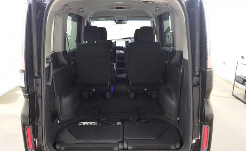 HONDA STEPWGN SPADA 7-SEATERS 2015