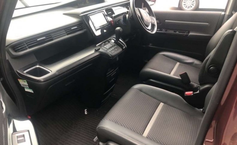 HONDA STEPWGN SPADA COOL SPIRIT 8-SEATERS 2015