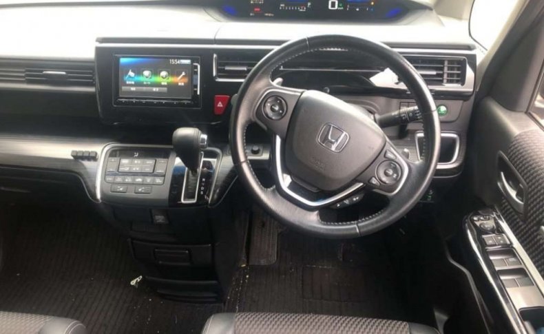 HONDA STEPWGN SPADA COOL SPIRIT 8-SEATERS 2015
