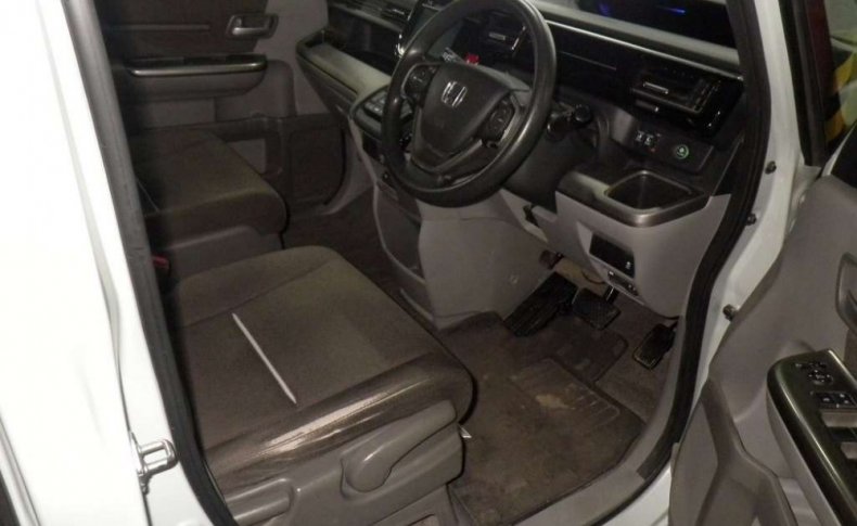HONDA STEPWGN G 7-SEATERS 2015